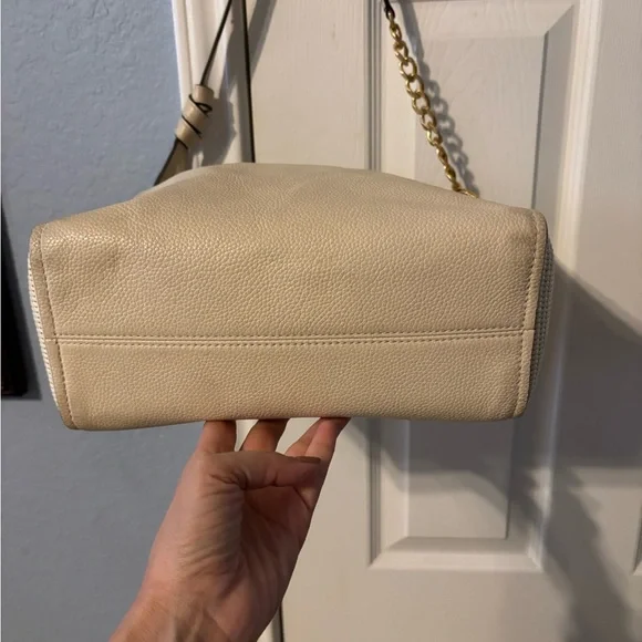 Tory Burch Cream and Gold Shoulder Bag - Picture 6 of 8